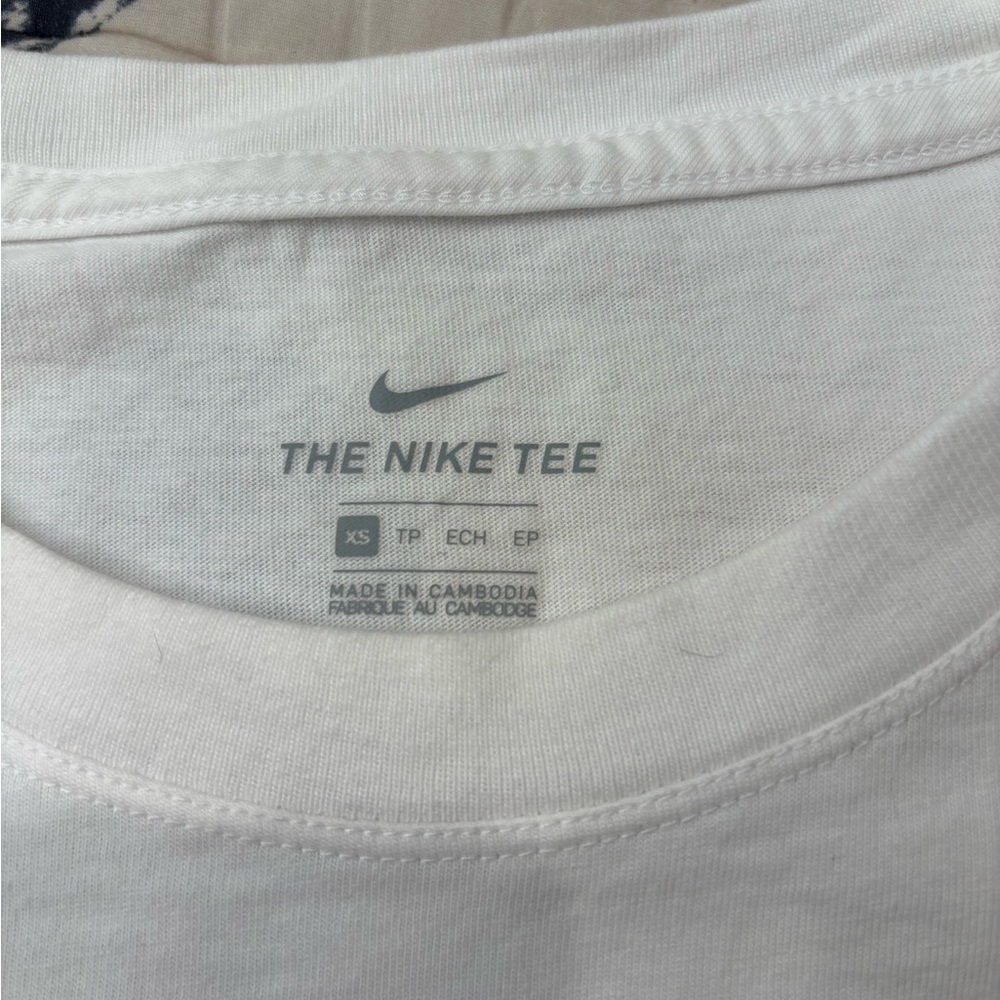 Nike Women's Classic White Crop Top - Picture 4 of 4